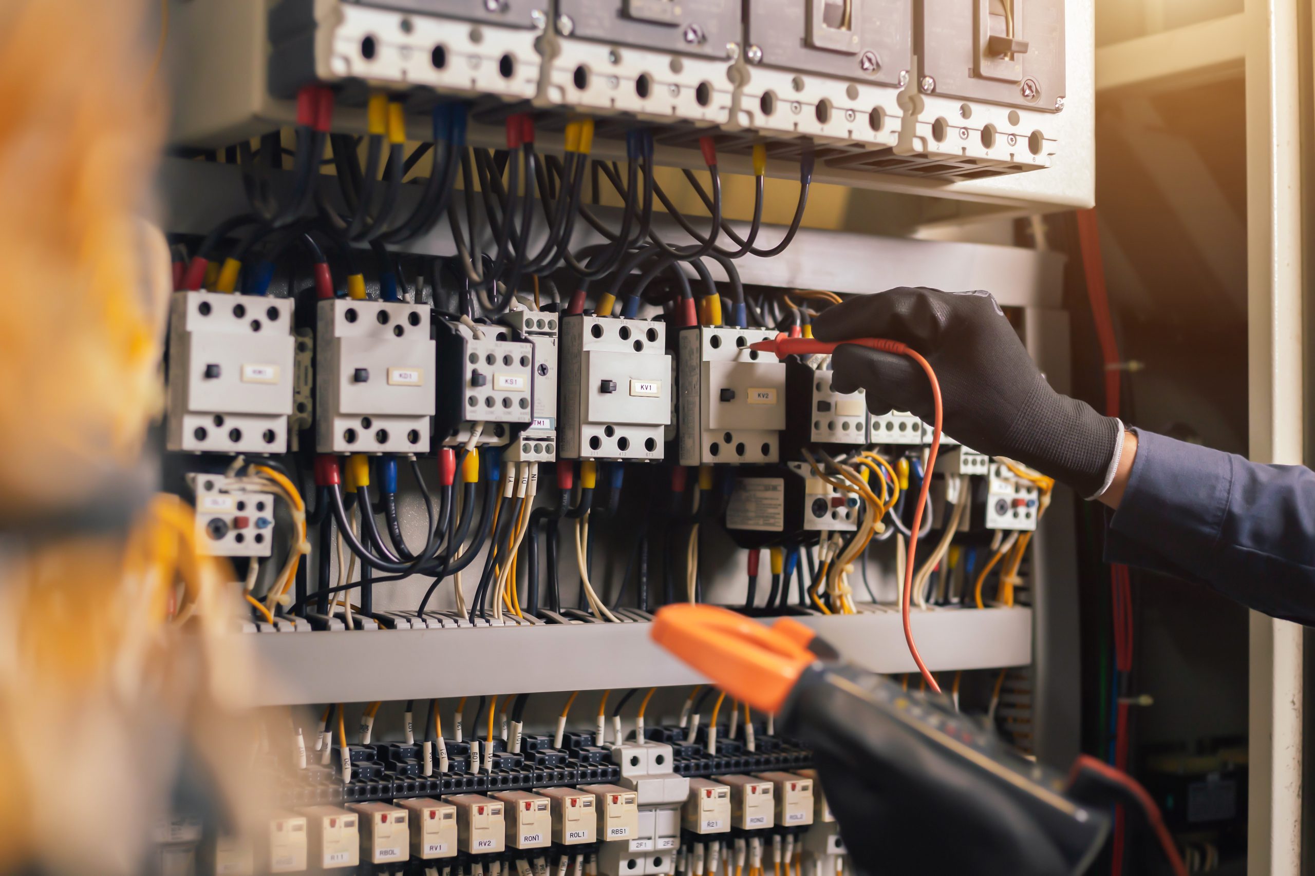 electrician in singapore measuring voltage and current of power electric line